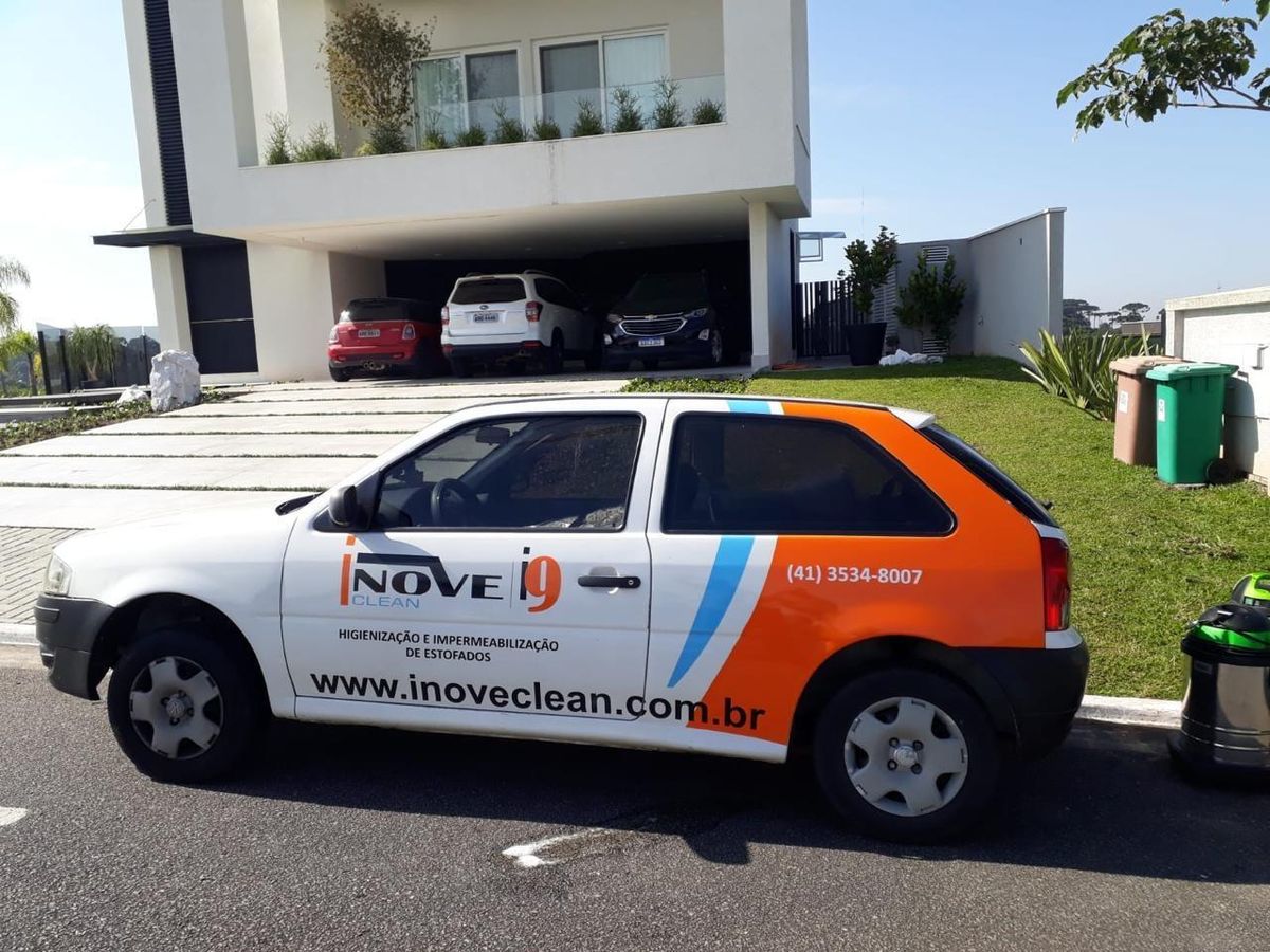 Higienização automotiva Inove Clean, veículo identificado da empresa
